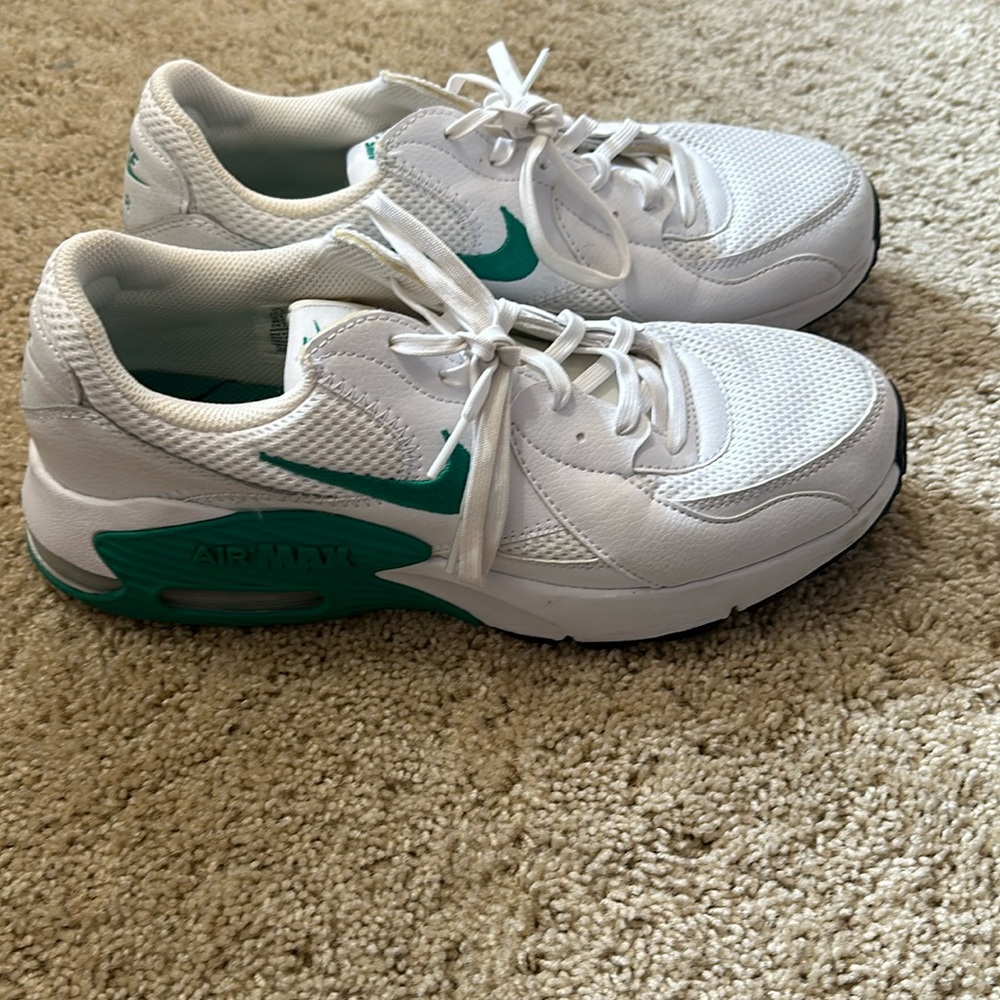 Women’s Air Maxs